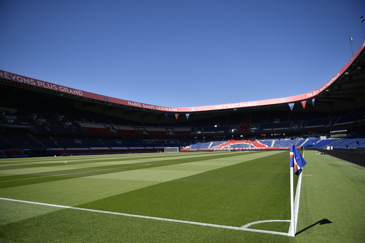 Paris Saint-Germain F.C. Full Wall Mural - Cornerflag