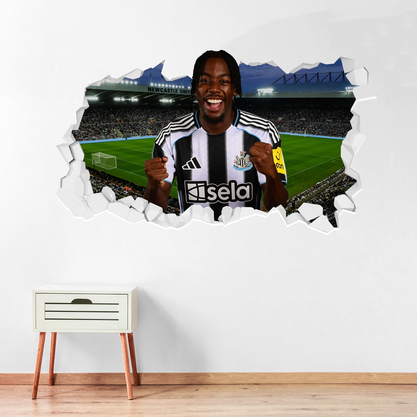 Newcastle United Football Club - Elanga 25/26 Broken Wall Sticker