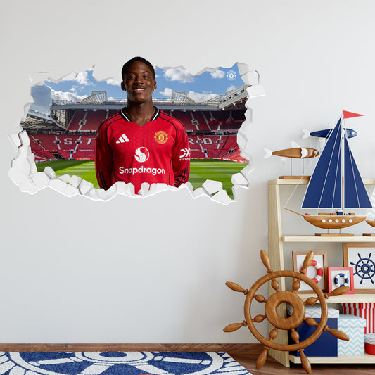 Manchester United FC Wall Sticker - Kobbie Mainoo 25/26 Broken Wall Decal