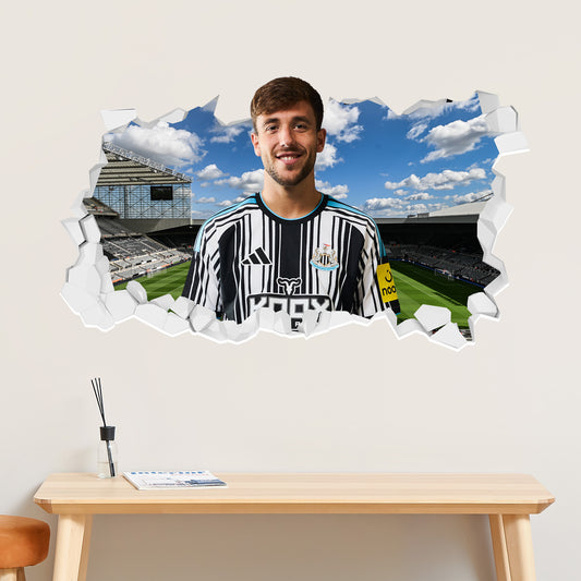 Newcastle United Football Club - Nico 26/27 Broken Wall Sticker