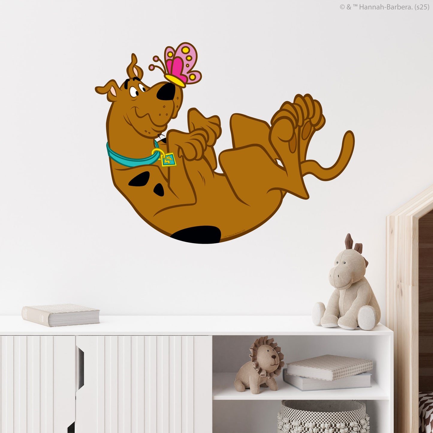 Scooby-Doo Wall Sticker  –  Scooby Doo With Butterfly Decal Wall Art